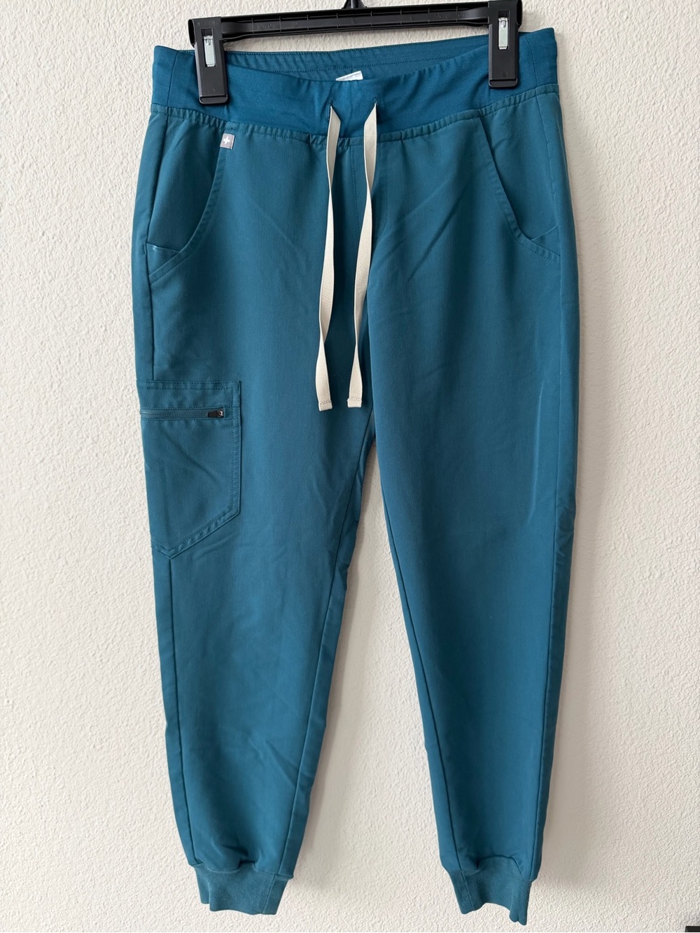 FIGS Zamora Jogger Scrub Pants – Caribbean Blue – Small